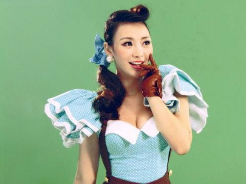 明星抖胸视频写真,性感魅力瞬间捕捉